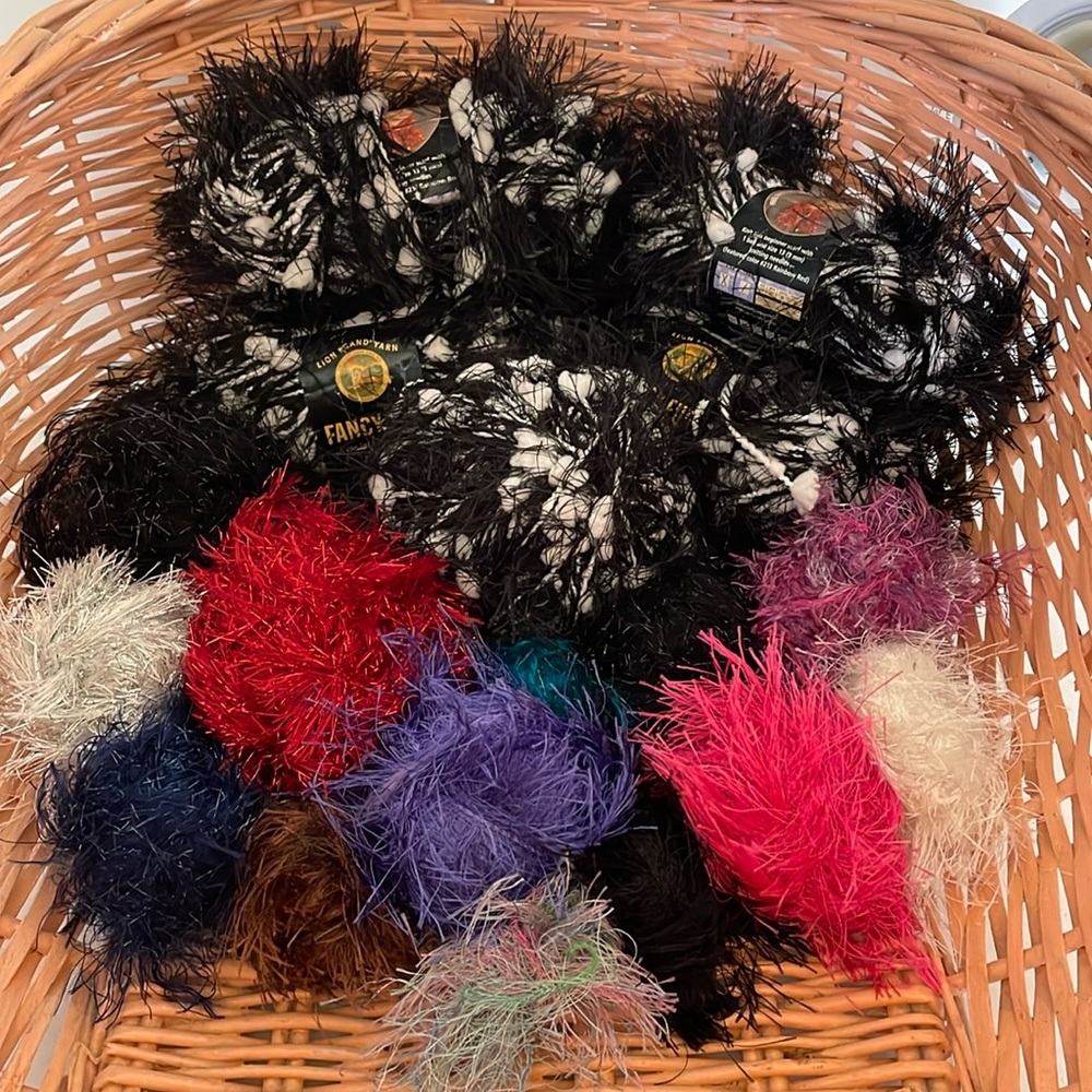 Lot 18 Total of Miscellaneous Fancy Fur Yarn 🧶 - Picture 1 of 4